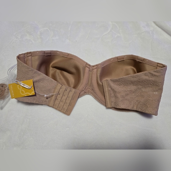Elegant Lace Strapless Bra in Tan - Picture 5 of 9